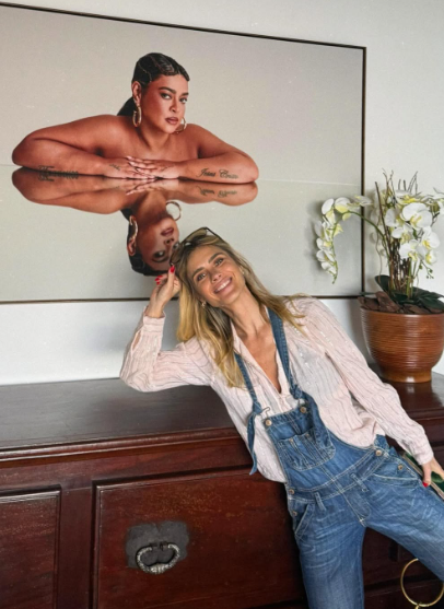 “ainda-pego-o-telefone-pra-mandar-mensagem”,-diz-carol-dieckmmann-sobre-preta-gil