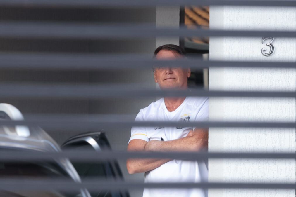 Análise: agora só a política salva Bolsonaro