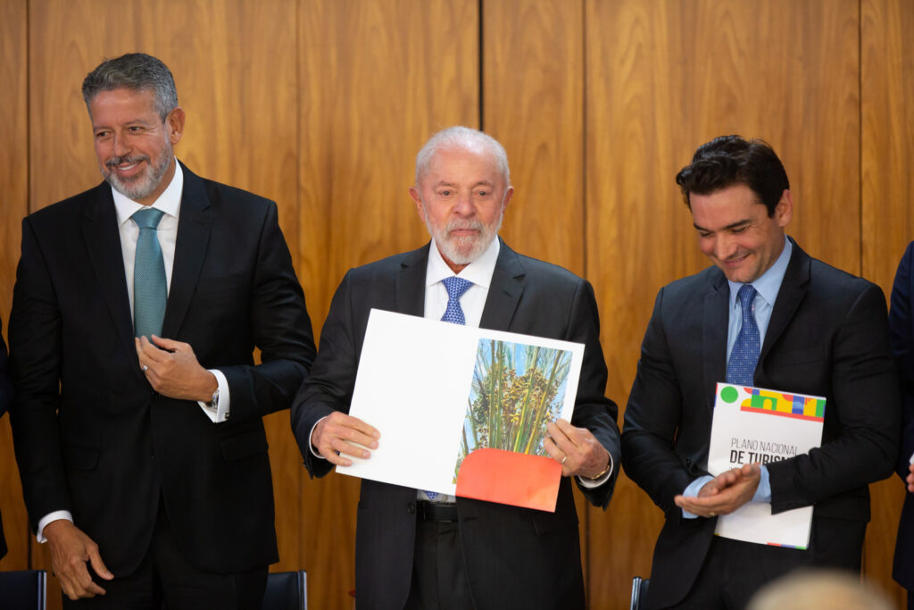 lula-pressiona-ministros-do-centrao-e-entra-em-embate-com-uniao-brasil