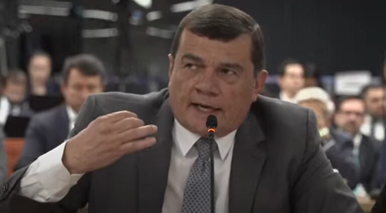 trama-golpista:-apenas-um-dos-reus-acompanha-julgamento-no-stf