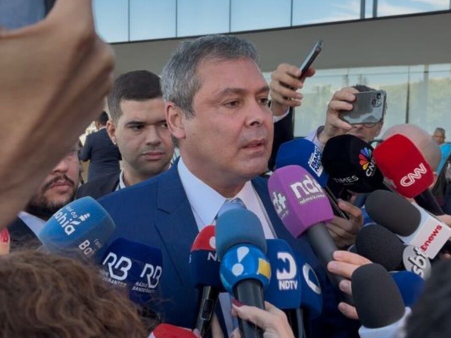“Crime contra a democracia não é passível de anistia”, diz Lindbergh sobre julgamento de Bolsonaro