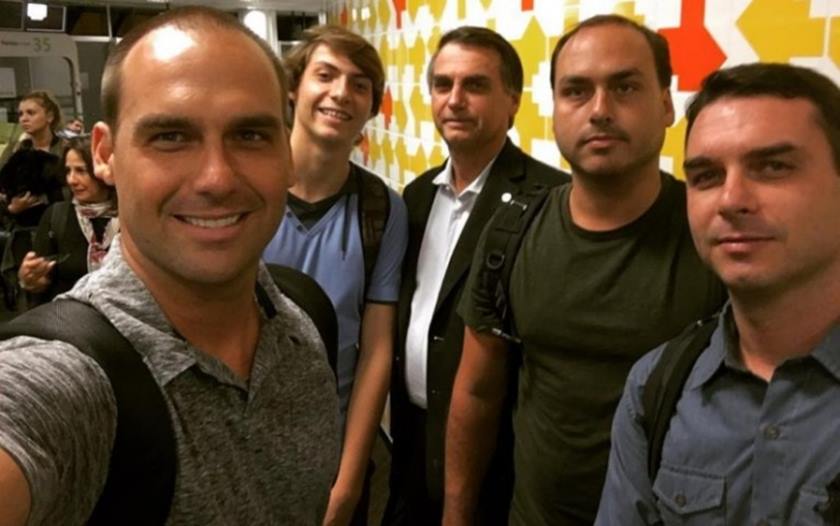 filhos-de-bolsonaro-se-manifestam-no-1o-dia-de-julgamento-no-stf