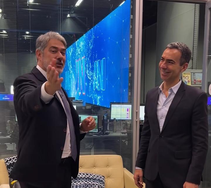 nos-bastidores-do-“jn”:-william-bonner-leva-cesar-tralli-para-tour-especial-na-redacao