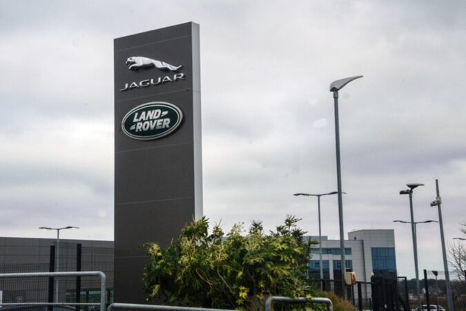 ataque-hacker-paralisa-producao-e-vendas-da-jaguar-land-rover