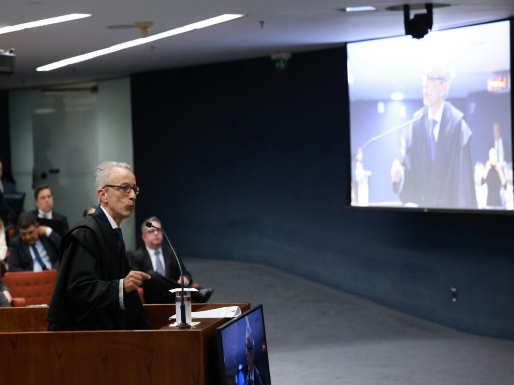 advogado-de-mauro-cid-rebate-tese-de-coacao-e-defende-validade-da-delacao-premiada