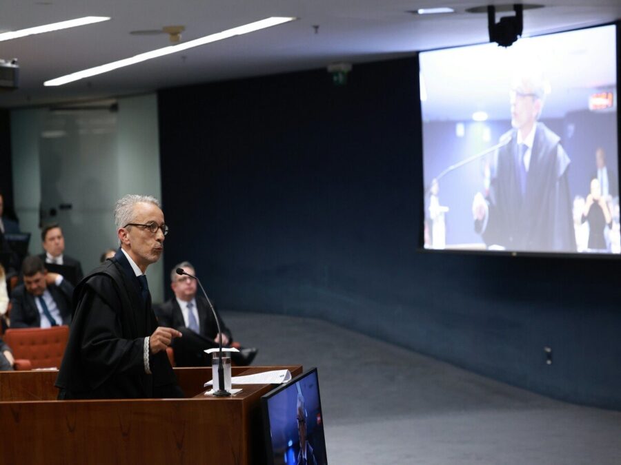 Advogado de Mauro Cid rebate tese de coação e defende validade da delação premiada