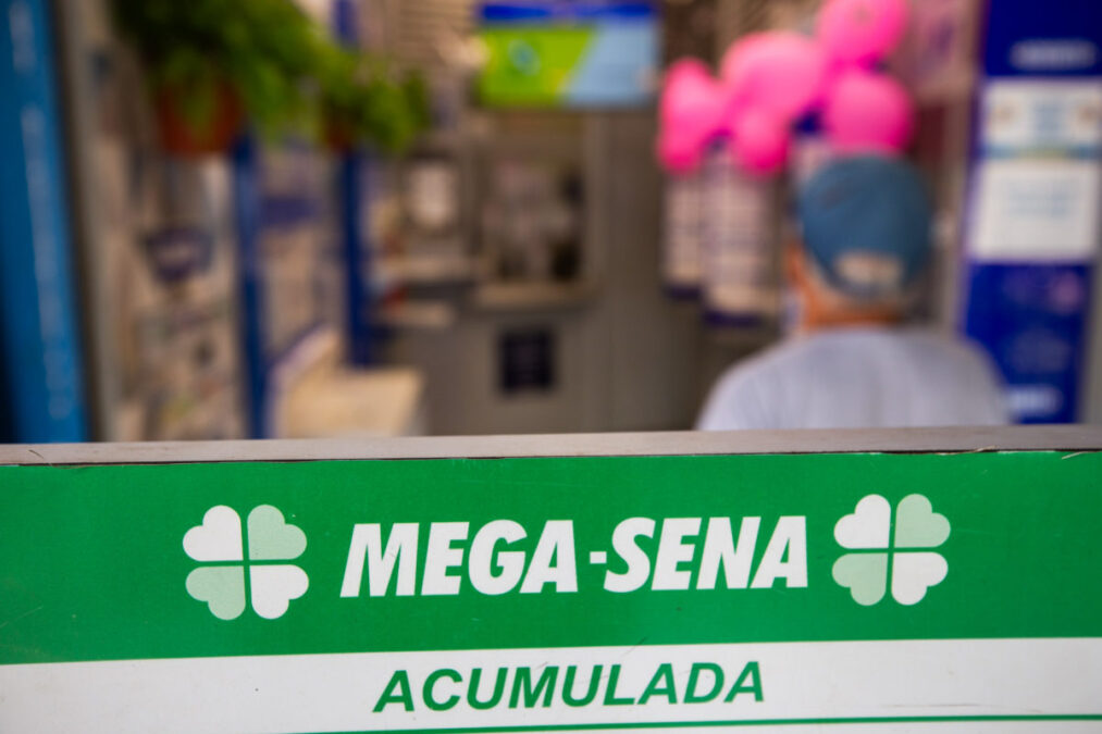 Mega-Sena acumula e prêmio vai a R$ 33 milhões. Confira os números