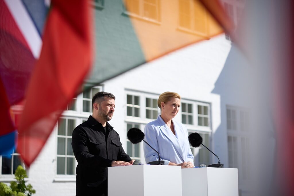 na-dinamarca,-zelensky-cobra-“pressao-ainda-maior”-sobre-a-russia