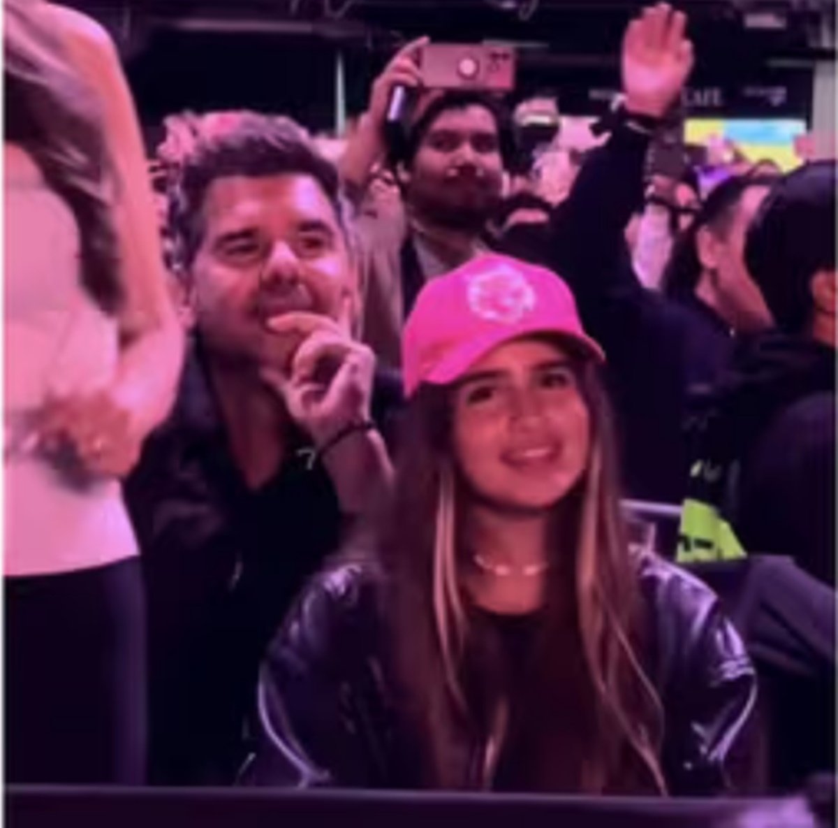 Amigos afirmam que Shakira voltou para o ex-noivo; flagra levanta suspeitas