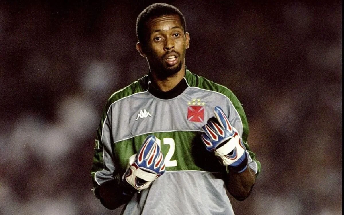 Acusado de violência doméstica, ex-goleiro do Brasil é detido por posse de arma