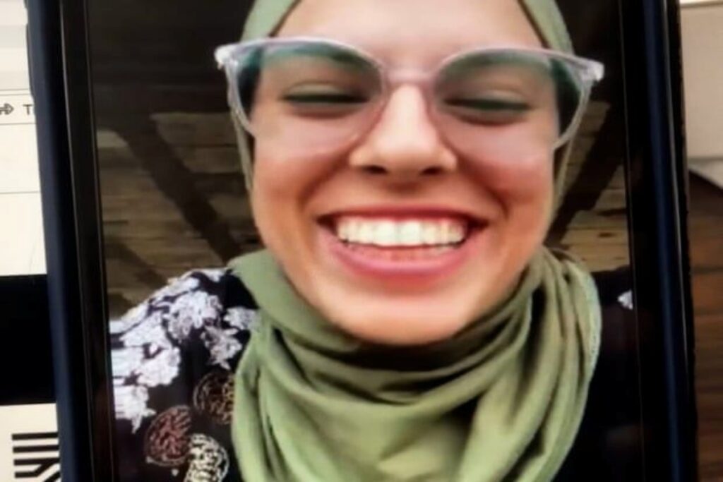 fotografa-palestina-morta-em-gaza-e-homenageada-em-mostra