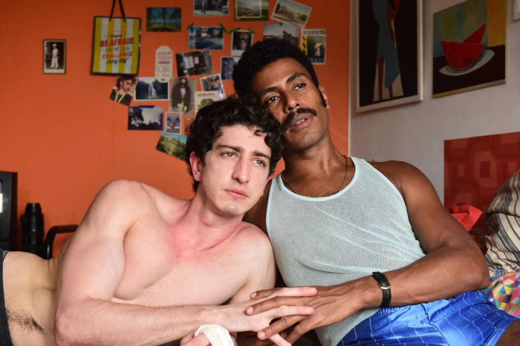 o-que-e-beijo-grego,-pratica-que-johnny-massaro-faz-em-serie-nacional