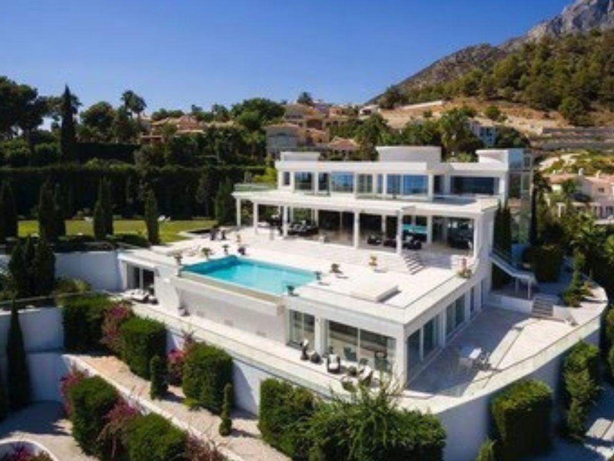 Virginia aluga mansão luxuosa com vista para o Mediterrâneo na Espanha. Saiba detalhes!