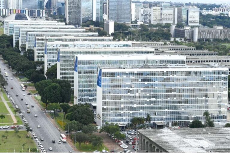 governo-autoriza-contratacao-de-1,8-mil-aprovados-no-cnu.-veja-cargos