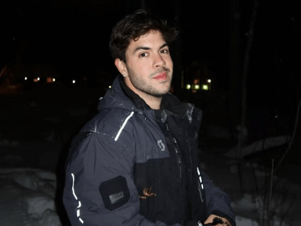 alvaro-celebra-convite-para-festa-de-luciano-huck-e-se-impressiona-com-mansao