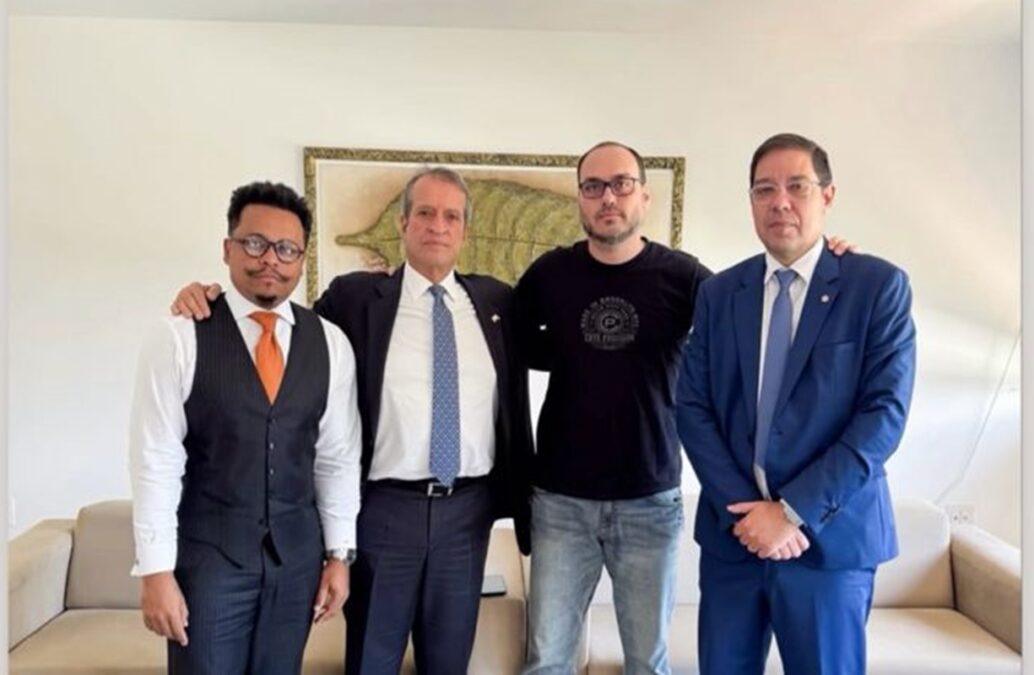 Pressionado para 2026, Carlos Bolsonaro busca Valdemar e governador