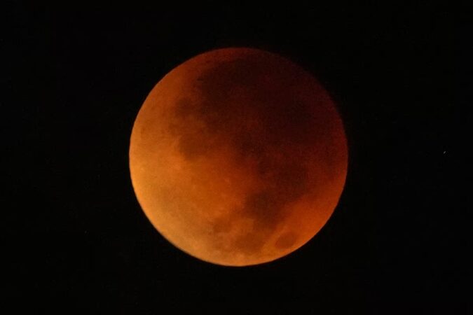cuidado-com-o-eclipse-de-sangue;-ele-vai-te-pegar,-quer-voce-queira-ou-nao!