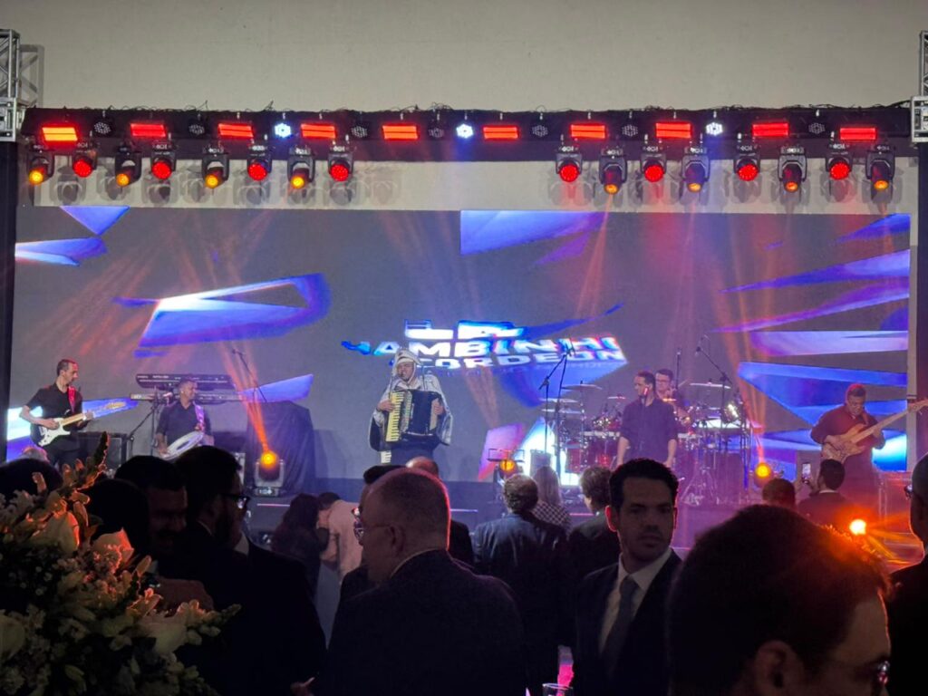 festa-reune-gloria-pires,-filha-de-lula-e-nomes-ligados-a-bolsonaro