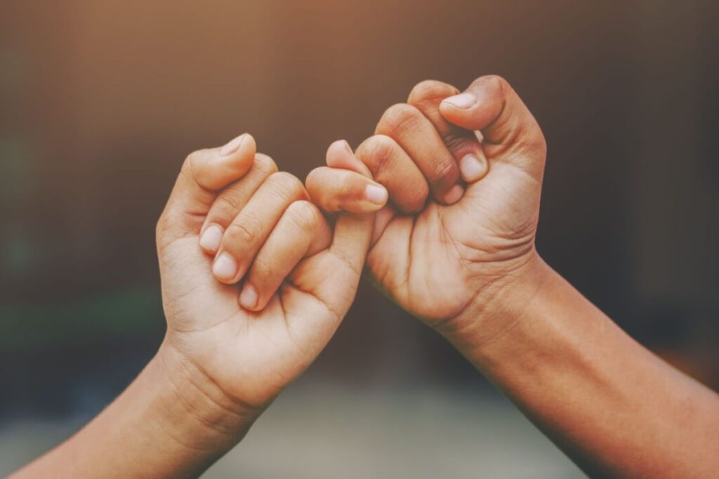 esta-sexta-(5/9)-e-celebrado-o-dia-do-irmao.-entenda-o-motivo