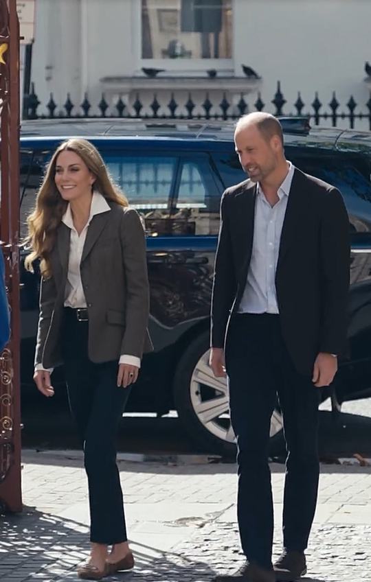 kate-middleton-chama-atencao-ao-surgir-com-cabelos-mais-claros-em-visita-a-museu