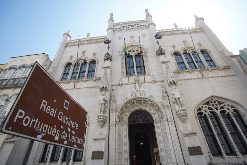 biblioteca-no-rio-e-considerada-uma-das-mais-bonitas-do-mundo