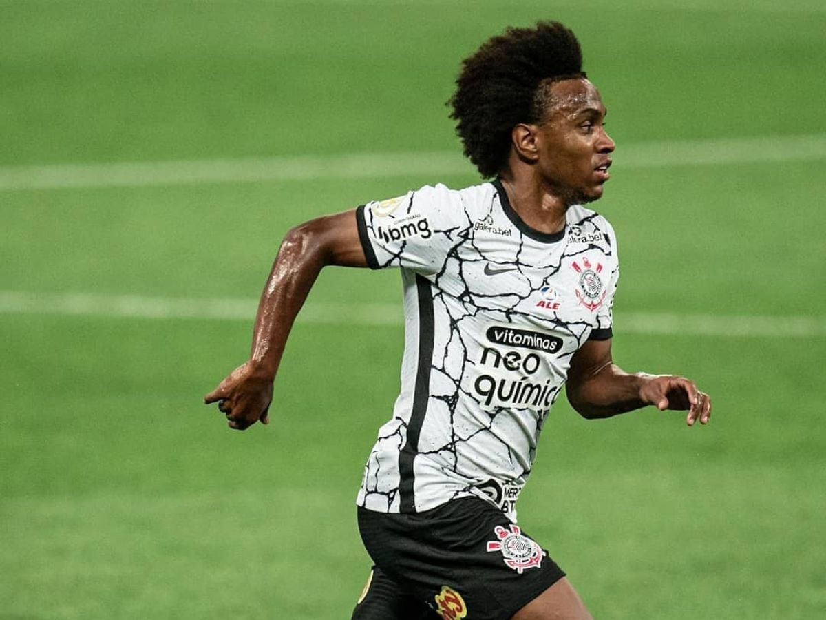 Ex-Seleção e Corinthians, Willian chega a Porto Alegre para assinar com o Grêmio