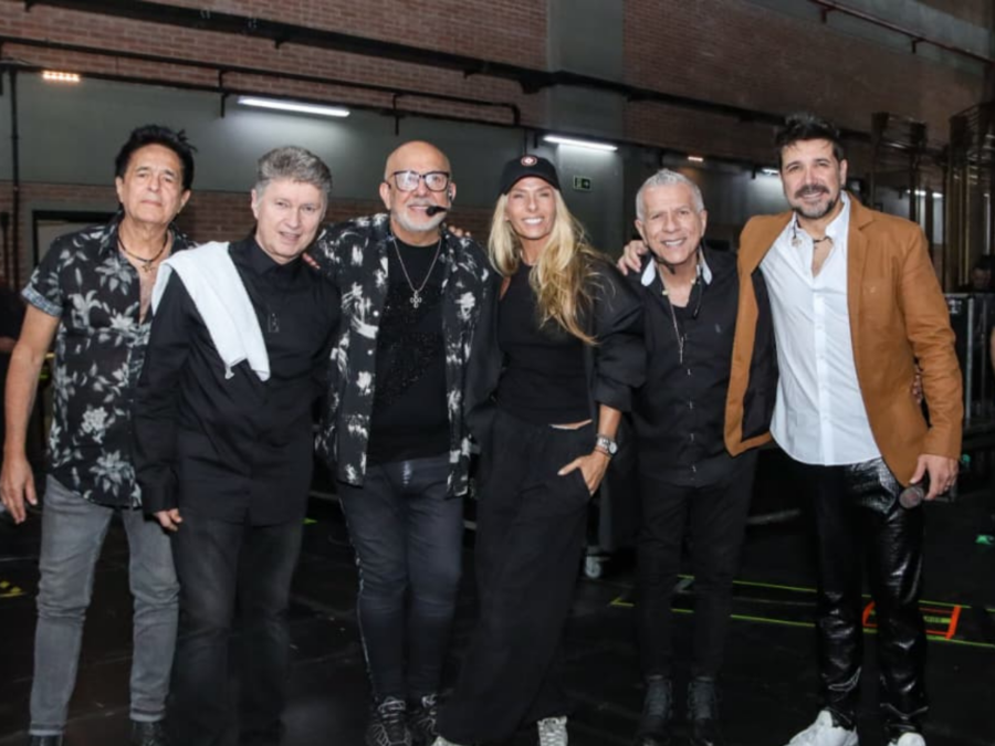 Adriane Galisteu curte vale night com o marido em show do Roupa Nova