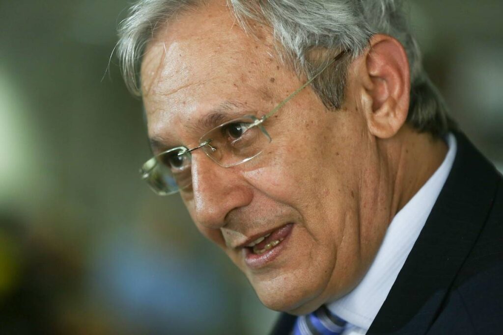 ibaneis-envia-a-cldf-pedido-de-reconducao-do-presidente-da-adasa