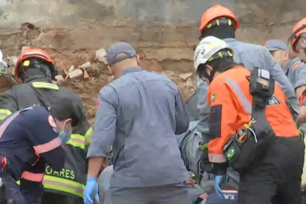 desmoronamento-de-obra-em-sp-deixa-vitima-e-bombeiros-sao-acionados