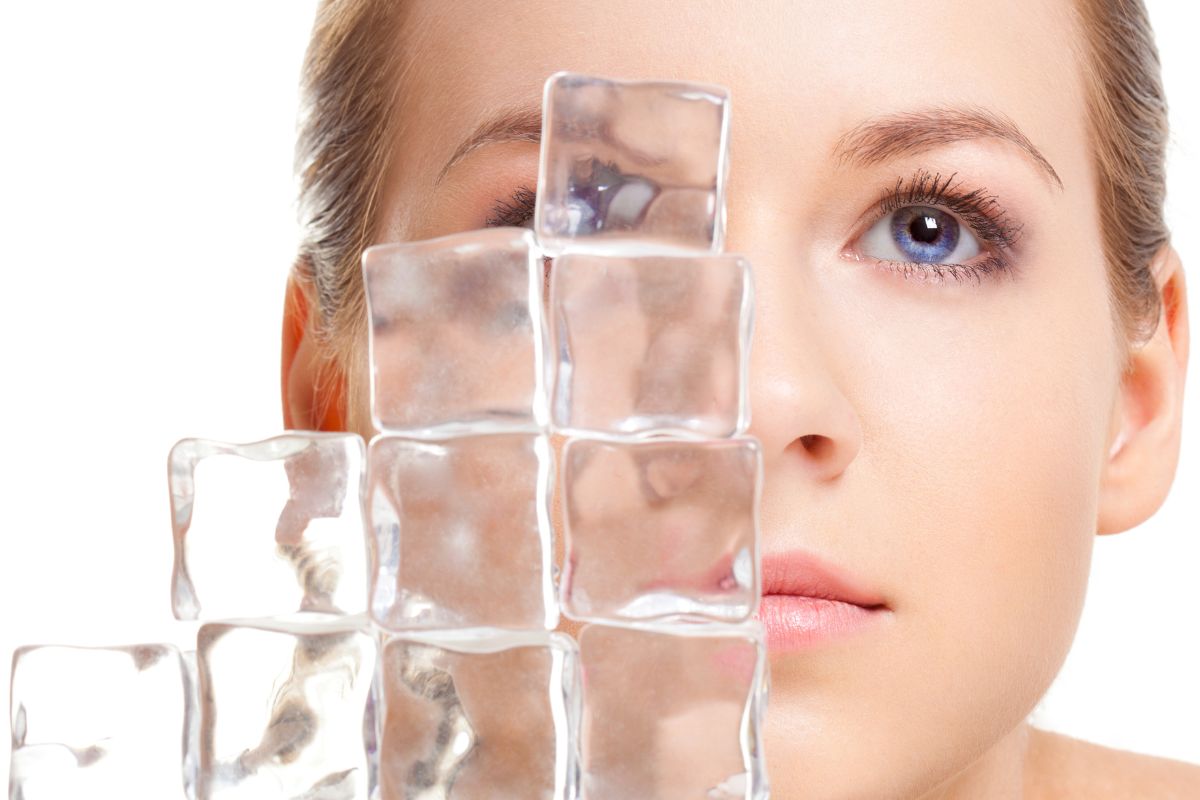riscos-a-pele:-dermatologista-revela-quem-nao-deve-usar-gelo-no-skincare