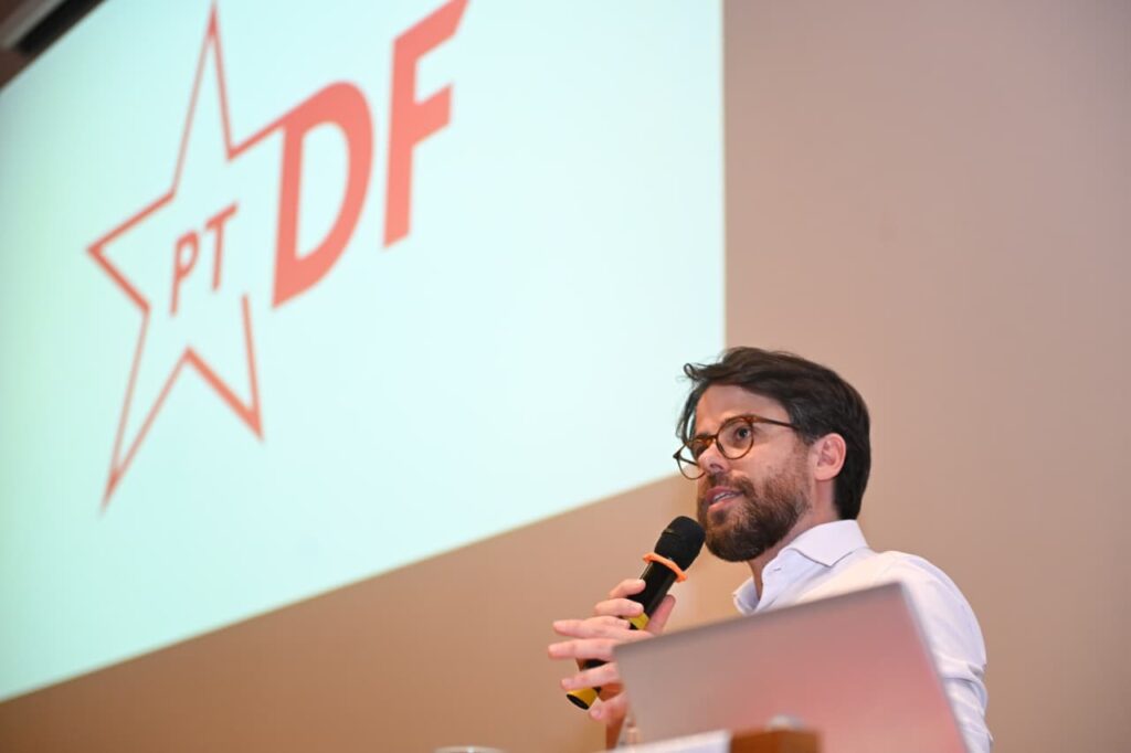 novo-presidente-do-pt-df-toma-posse-do-cargo-em-cerimonia-na-cldf