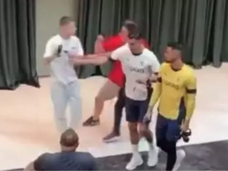 cristiano-ronaldo-empurra-torcedor-que-invadiu-hotel-da-selecao-portuguesa