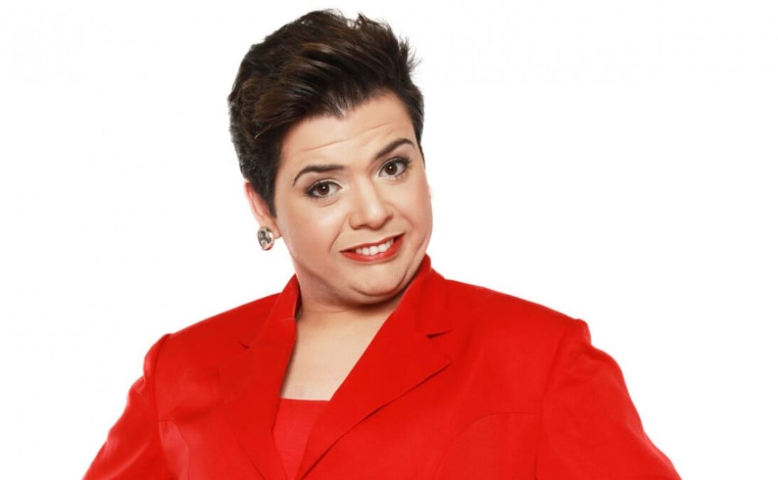 Humorista Gustavo Mendes fala sobre sexualidade, “Dilma”, excessos com álcool e remédios
