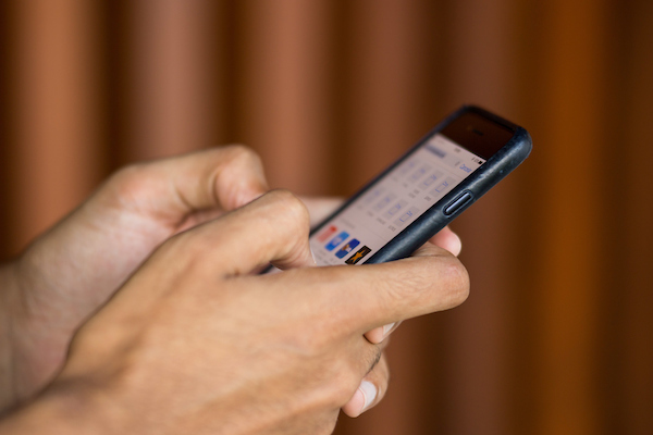 mulher-liga-para-a-policia-e-simula-pedido-de-pizza-para-denunciar-marido-agressor