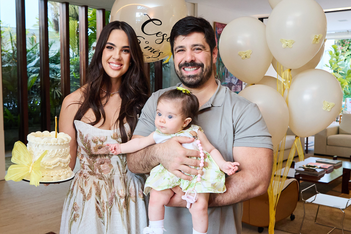Isabelle Lobão e Jorge Argello festejam o 6º mesversário de Francesca