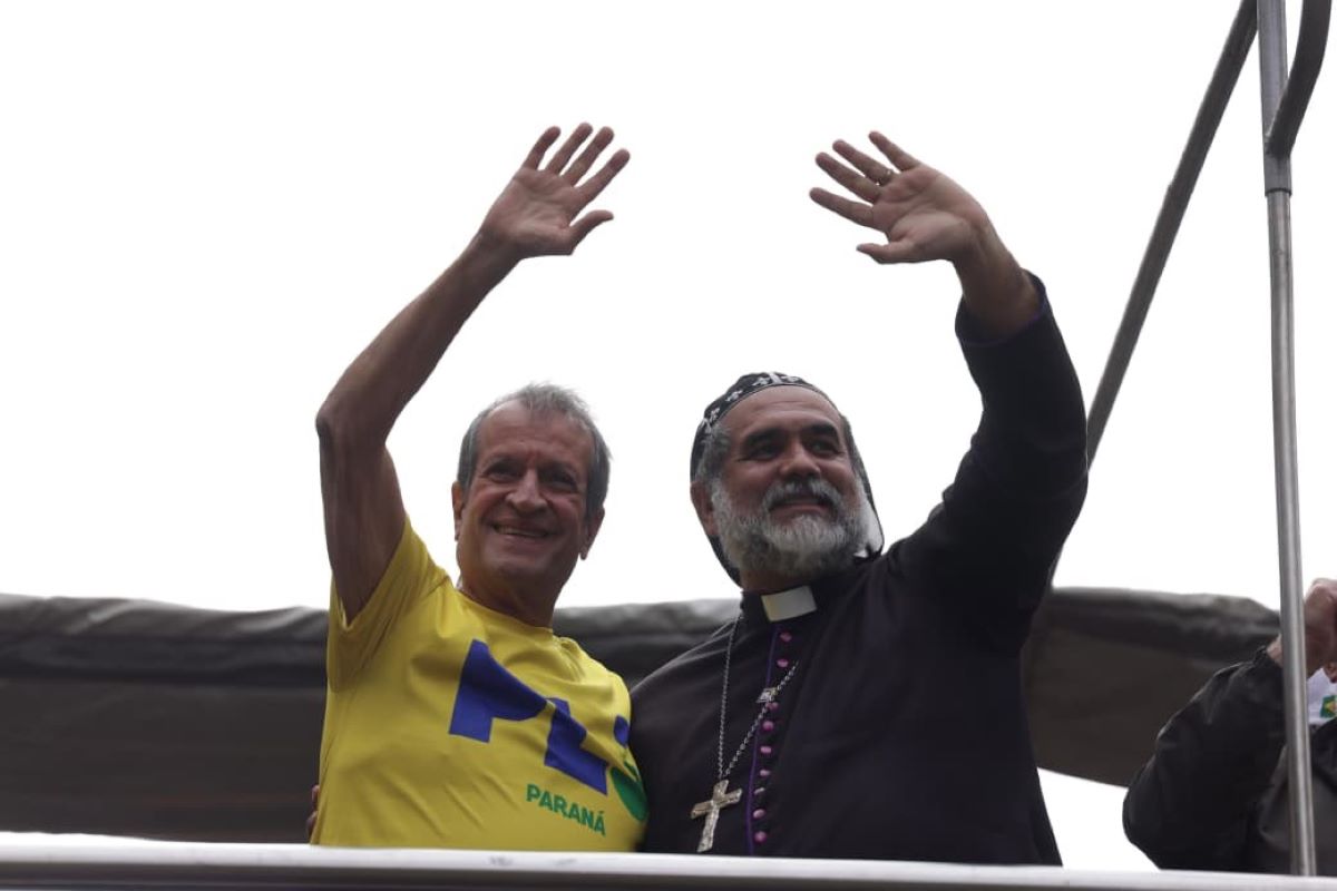 “Fora Romário”: Valdemar escuta pressão contra senador na Paulista