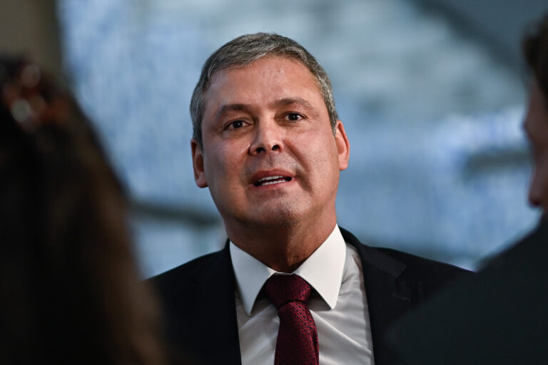 lider-do-pt-sobre-tarcisio:-“advogado-de-bolsonaro”
