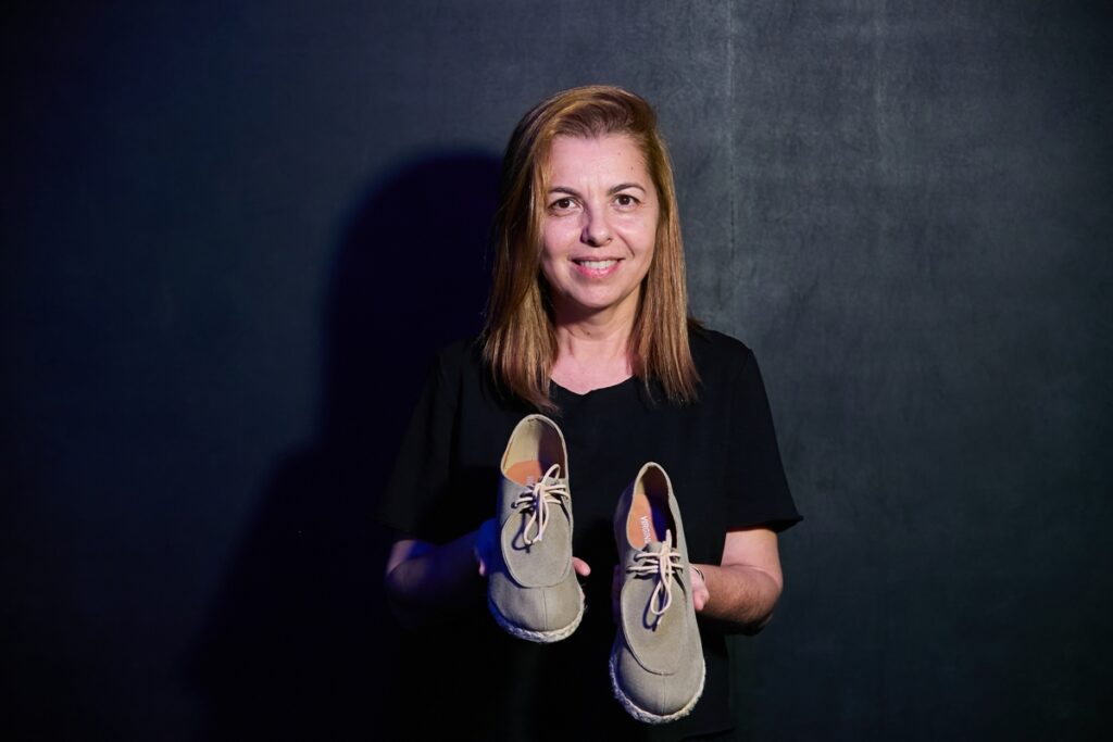 calcado-com-repelente-contra-insetos-e-apresentado-por-virginia-barros