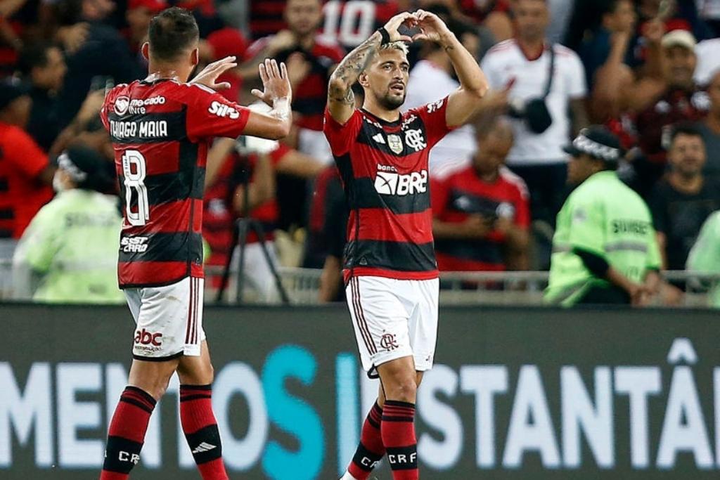 arrascaeta-e-varela-retorna-ao-flamengo-antes-do-fim-da-data-fifa-com-uruguai
