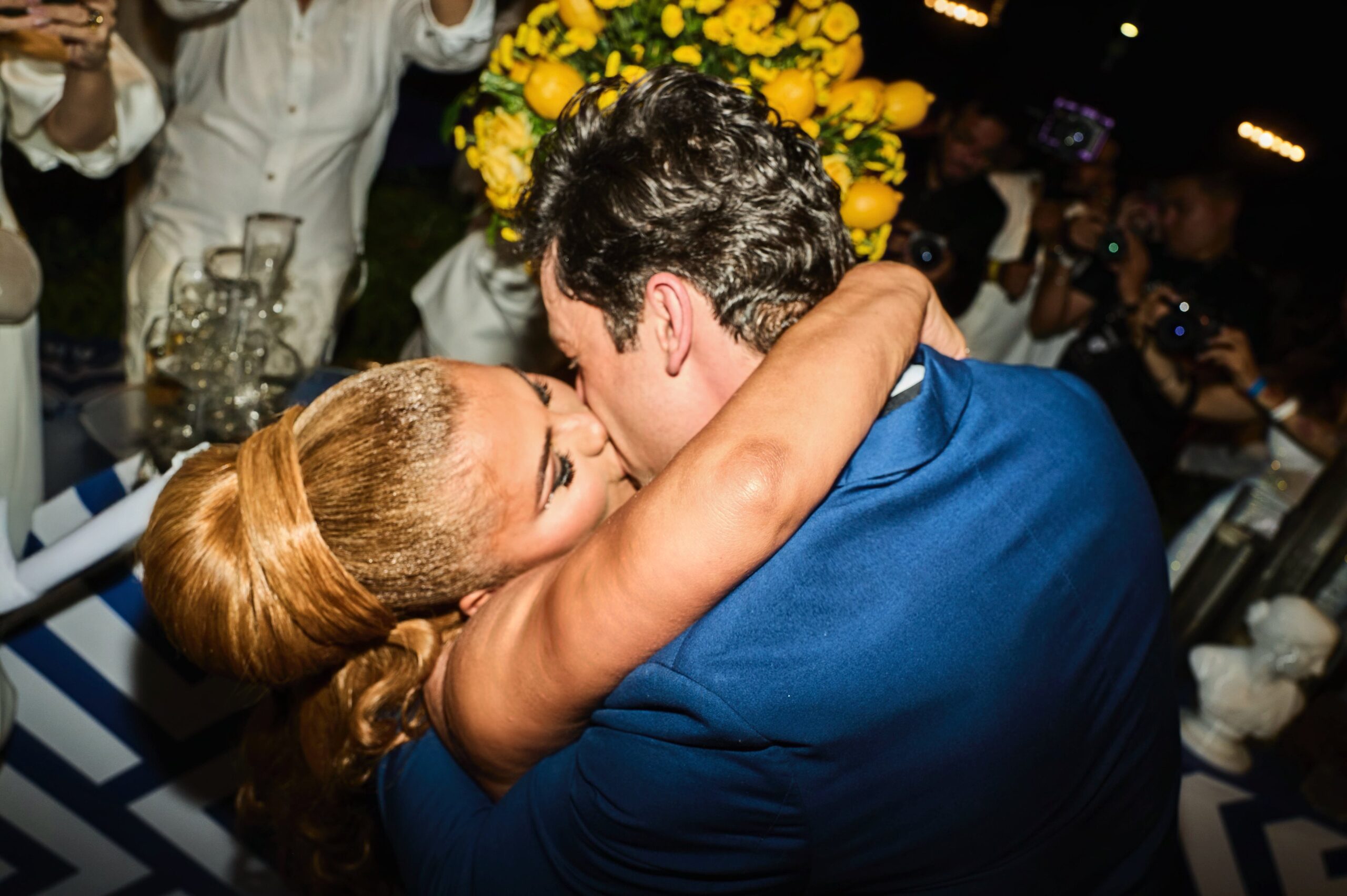 Rainer Cadete surge em clima de romance ao lado da empresária suíça em festa no CE