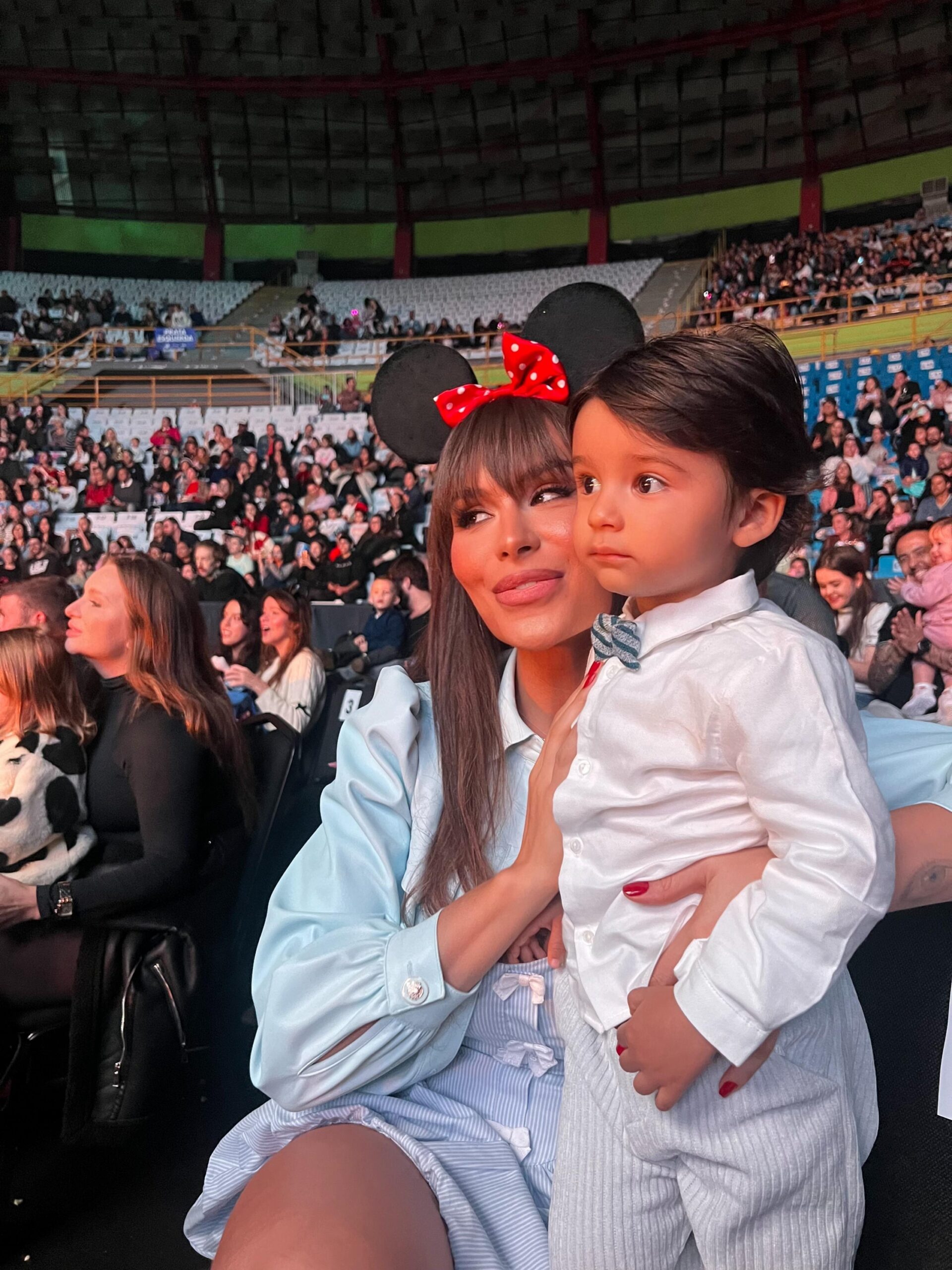 “Não deixem de lavar roupas novas”, alerta Fernanda Lacerda após filho ter sarna