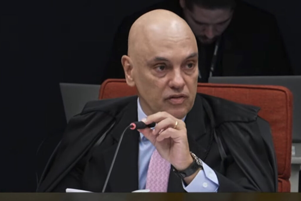 moraes-em-resposta-a-defesa-de-heleno:-“juiz-nao-e-samambaia-juridica”