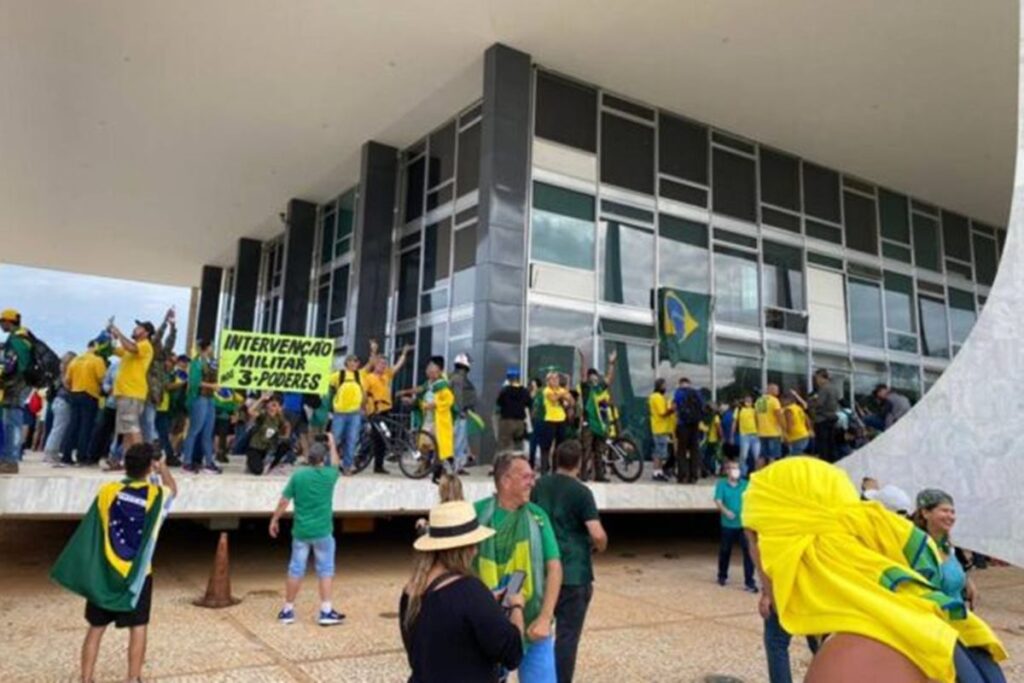 distrital-convoca-audiencia-para-debater-anistia-aos-presos-pelo-8/1