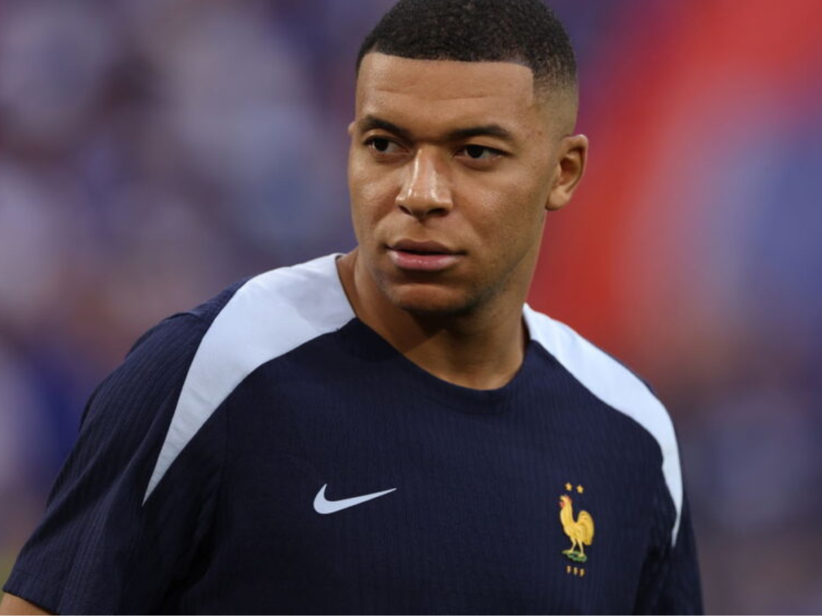 Aos 26 anos, Mbappé chega aos 51 gols em seleção e supera Cristiano Ronaldo e Messi