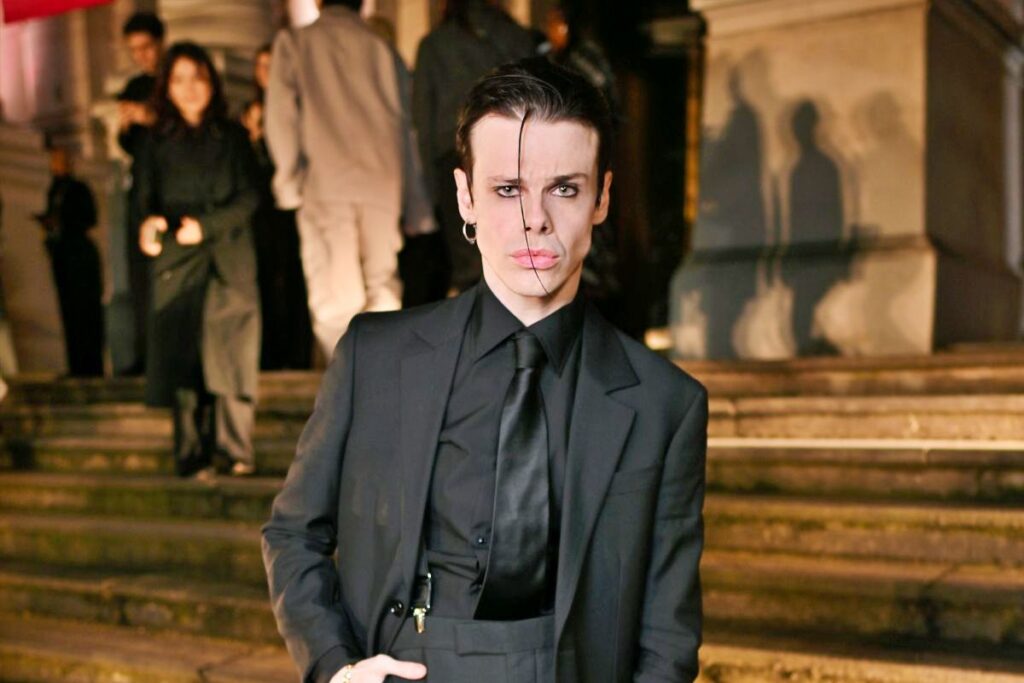 yungblud-mescla-referencias-classicas-do-rock-para-nova-fase-de-estilo