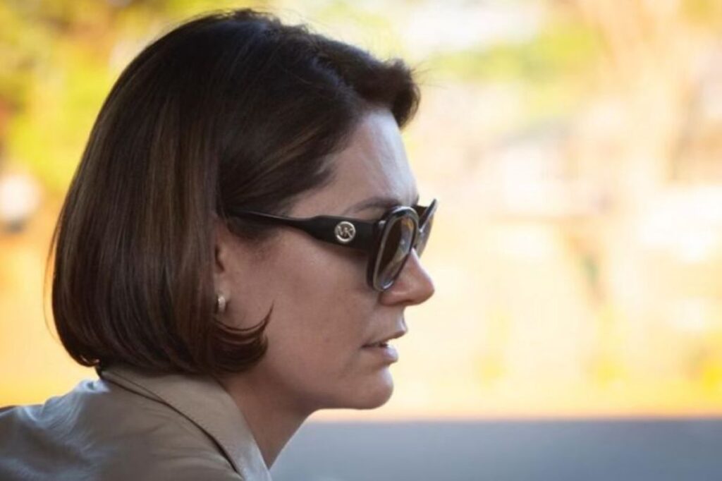 “cabe-um-homem-de-1.85m?”,-michelle-bolsonaro-ironiza-vistoria-de-fusca