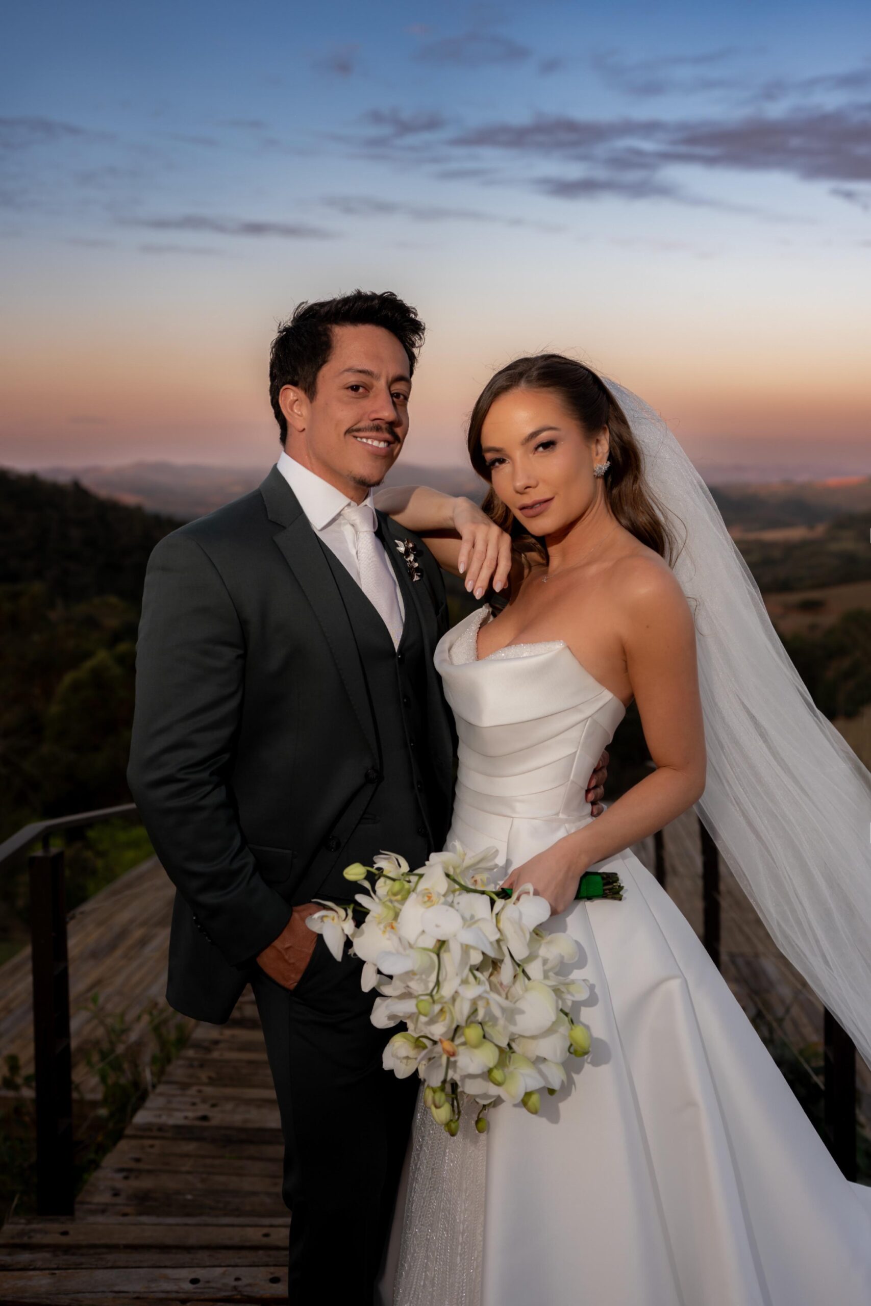Renato Albani e Juliana Fructuozo realizam casamento luxuoso e reúnem famosos; veja