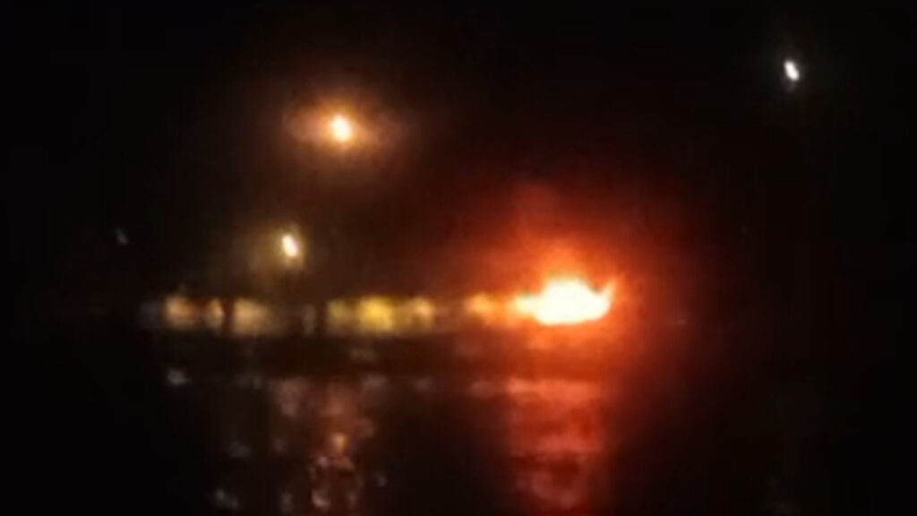 frota-com-ativista-brasiliense-e-greta-e-novamente-bombardeada