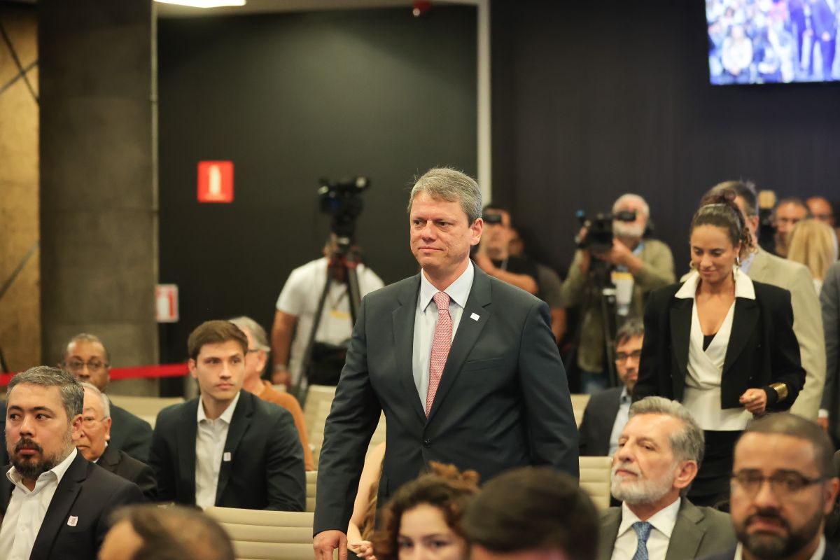 PT explora guinada radical para colar em Tarcísio pecha de “golpista”