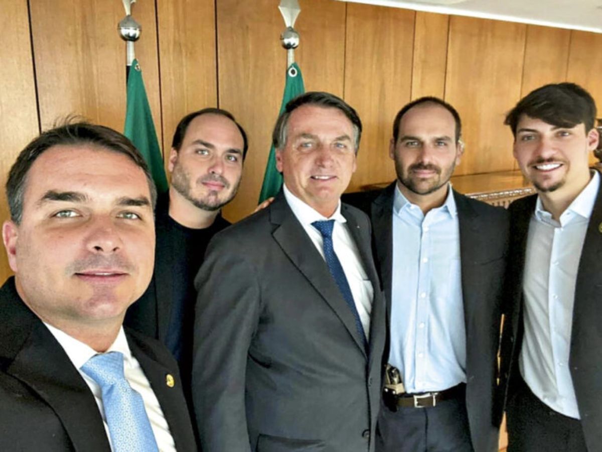 Após voto de Fux, filhos de Bolsonaro pedem nulidade de julgamento no STF
